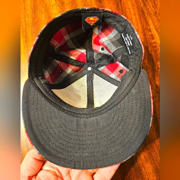 Superman Hat L/XL - Picture 3 of 6